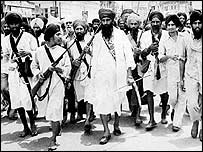 bhindranwale_with_armed_entourage.jpg